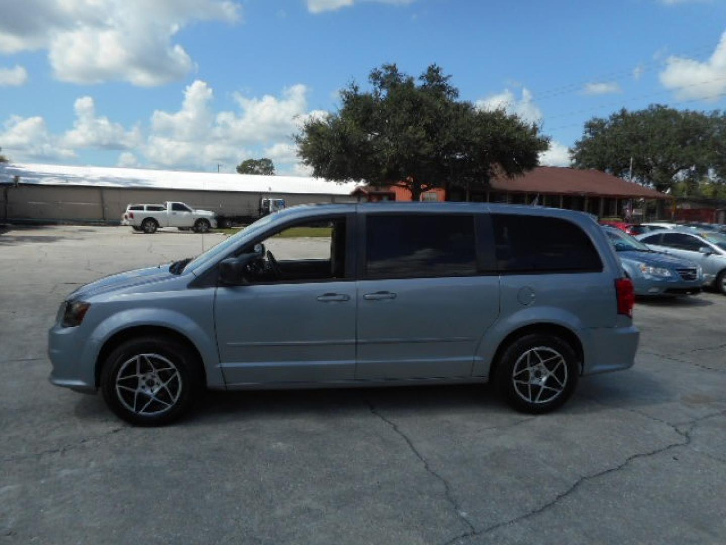 2014 GRAY DODGE GRAND CARAVAN SE (2C4RDGBG3ER) , located at 10405 Abercorn Street, Savannah, GA, 31419, (912) 921-8965, 31.988262, -81.131760 - Photo#1