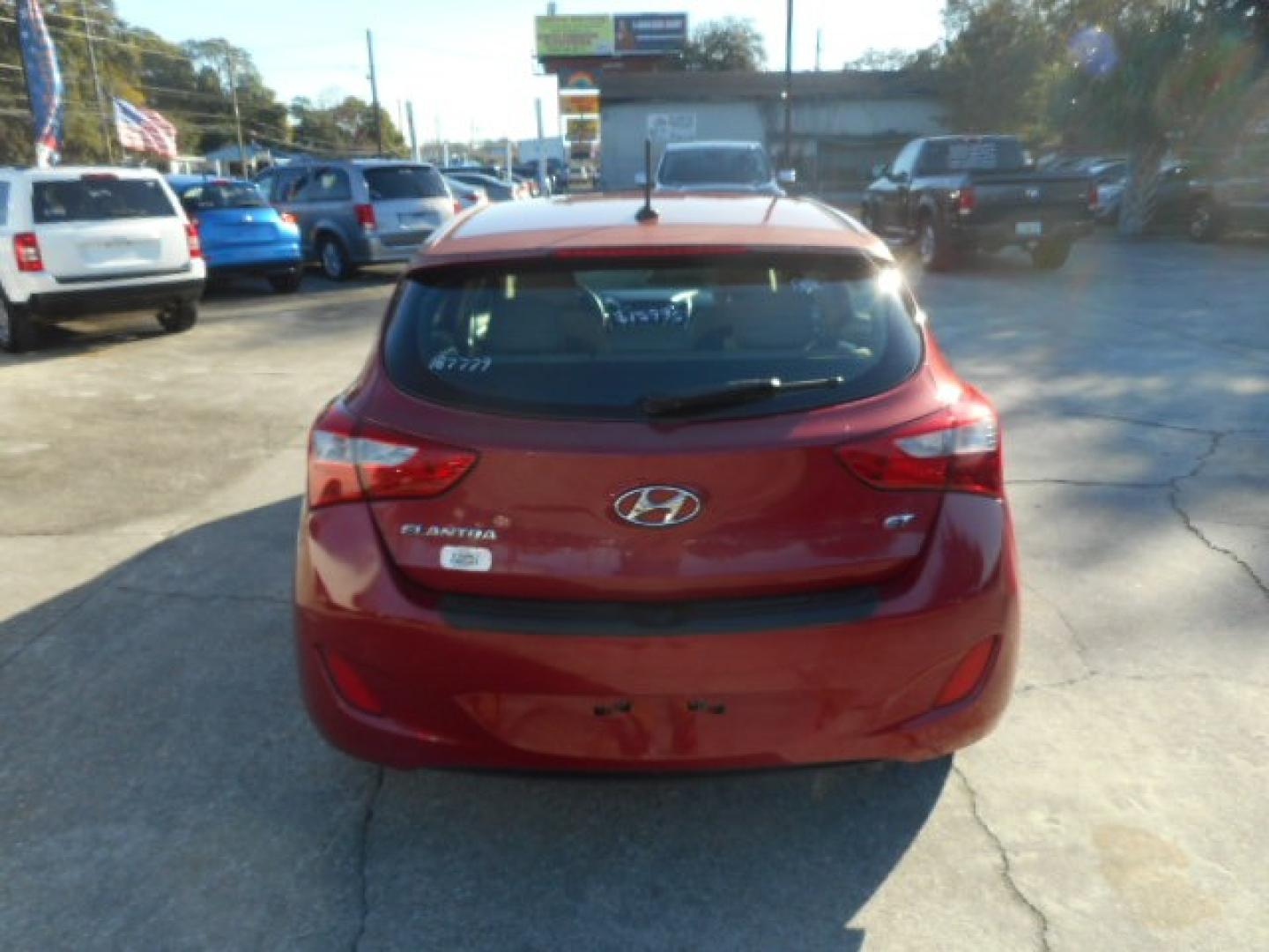 2014 RED HYUNDAI ELANTRA GT BASE (KMHD35LH8EU) , located at 1200 Cassat Avenue, Jacksonville, FL, 32205, (904) 695-1885, 30.302404, -81.731033 - Photo#5