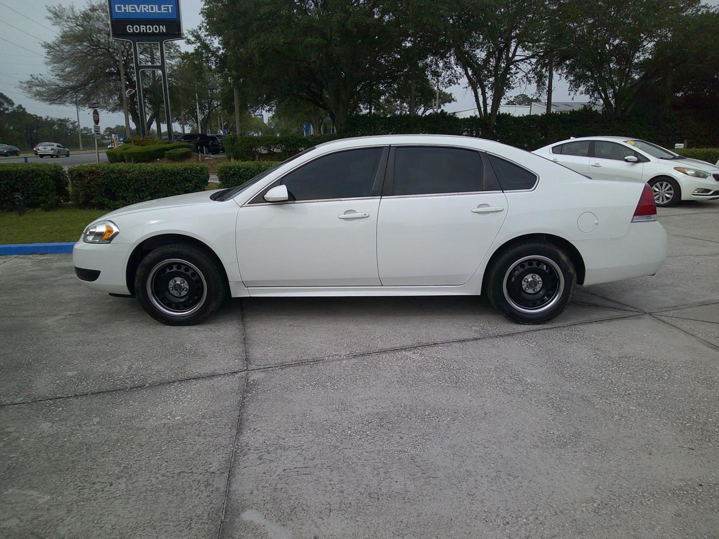 2016 WHITE CHEVROLET IMPALA LIMITED POLIC (2G1WD5E32G1) , located at 10405 Abercorn Street, Savannah, GA, 31419, (912) 921-8965, 31.988262, -81.131760 - Photo#1