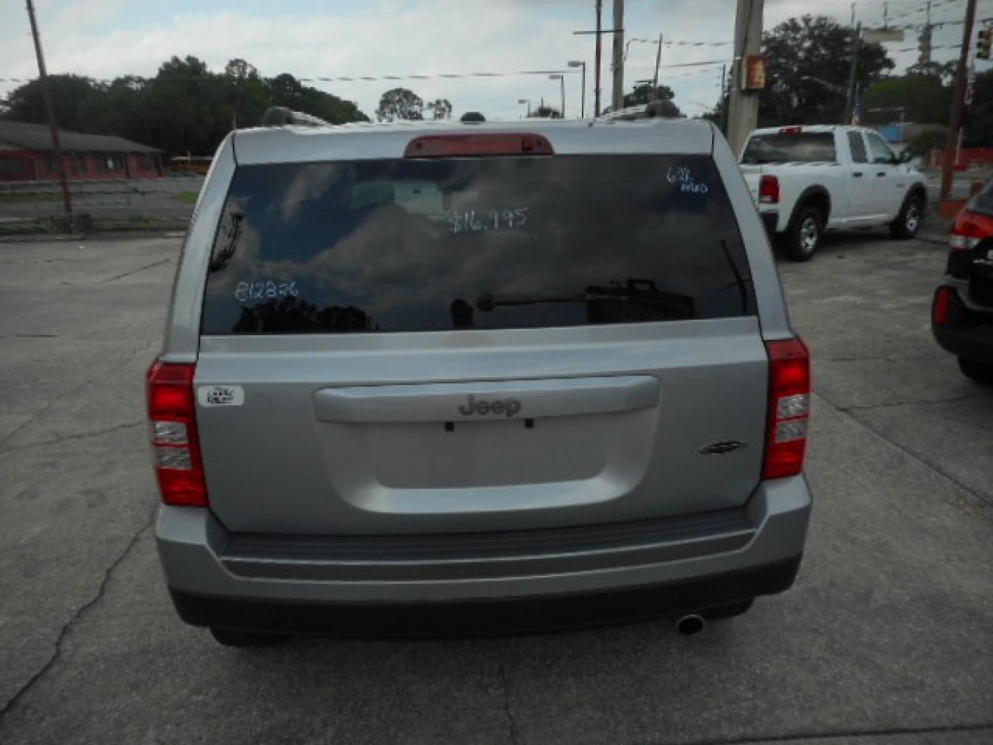 2016 SILVER JEEP PATRIOT (1C4NJPBA4GD) , located at 1200 Cassat Avenue, Jacksonville, FL, 32205, (904) 695-1885, 30.302404, -81.731033 - Photo#5