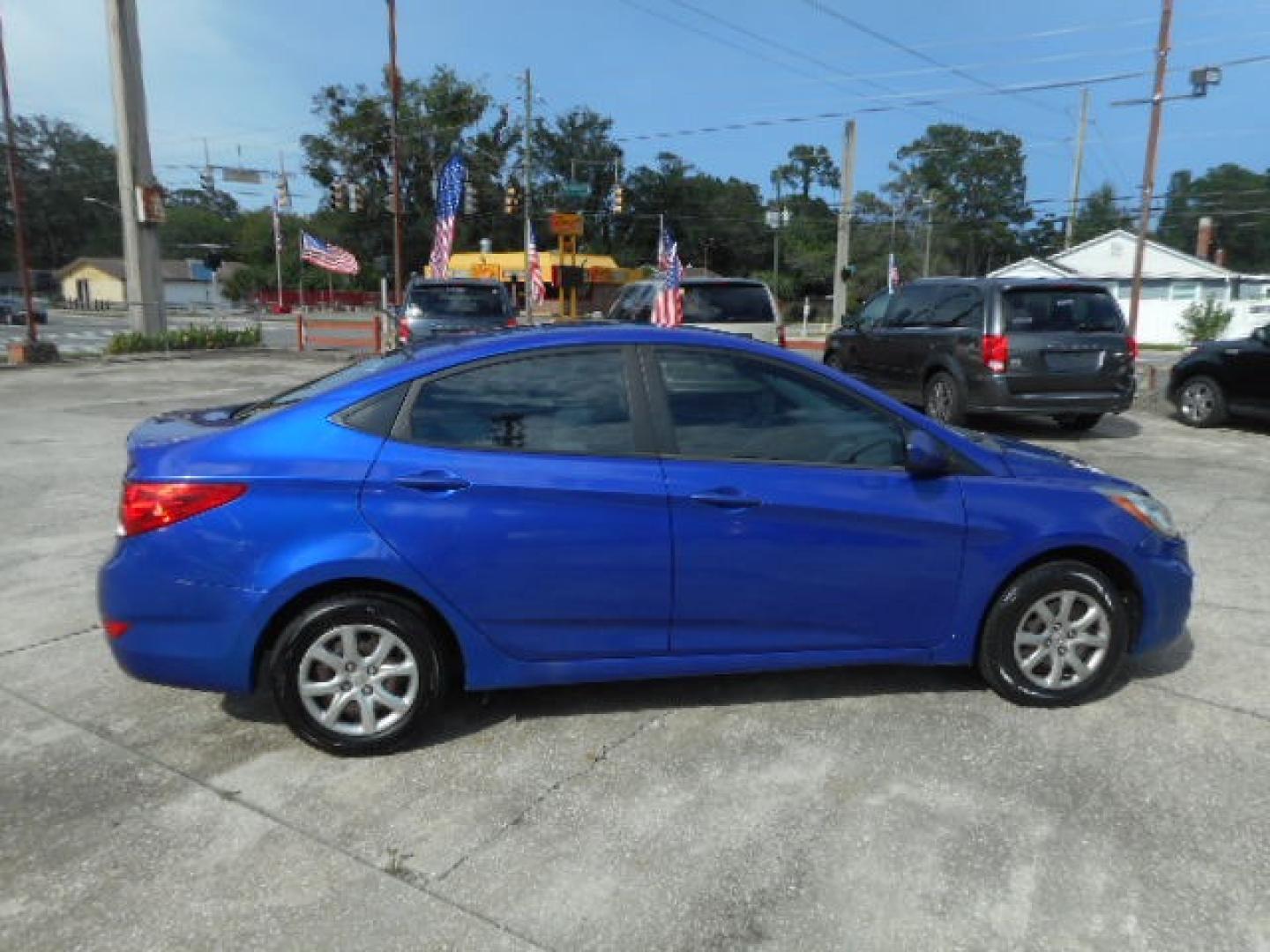 2014 BLUE HYUNDAI ACCENT (KMHCT4AE2EU) , located at 1200 Cassat Avenue, Jacksonville, FL, 32205, (904) 695-1885, 30.302404, -81.731033 - Photo#5