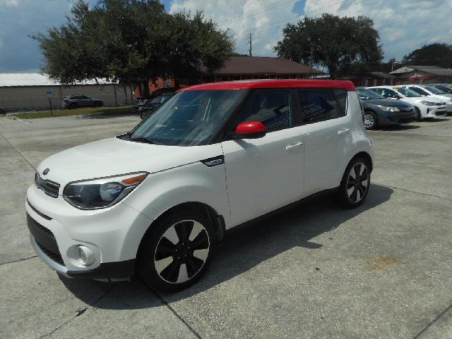 2017 WHITE KIA SOUL + (PLUS) (KNDJP3A59H7) , located at 1200 Cassat Avenue, Jacksonville, FL, 32205, (904) 695-1885, 30.302404, -81.731033 - Photo#1