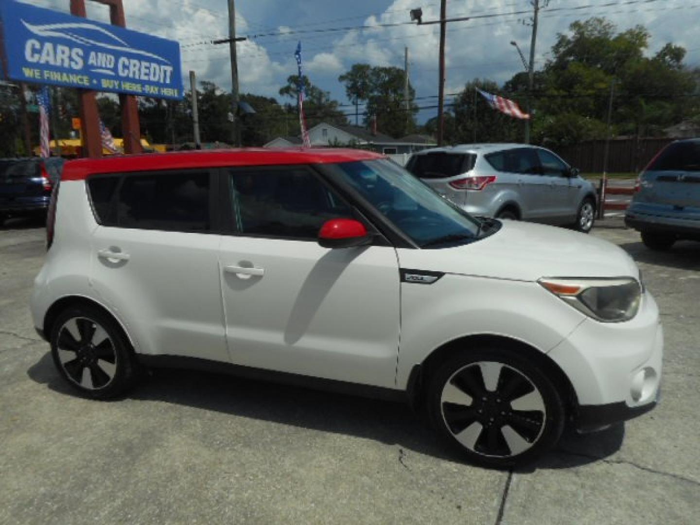 2017 WHITE KIA SOUL + (PLUS) (KNDJP3A59H7) , located at 1200 Cassat Avenue, Jacksonville, FL, 32205, (904) 695-1885, 30.302404, -81.731033 - Photo#2