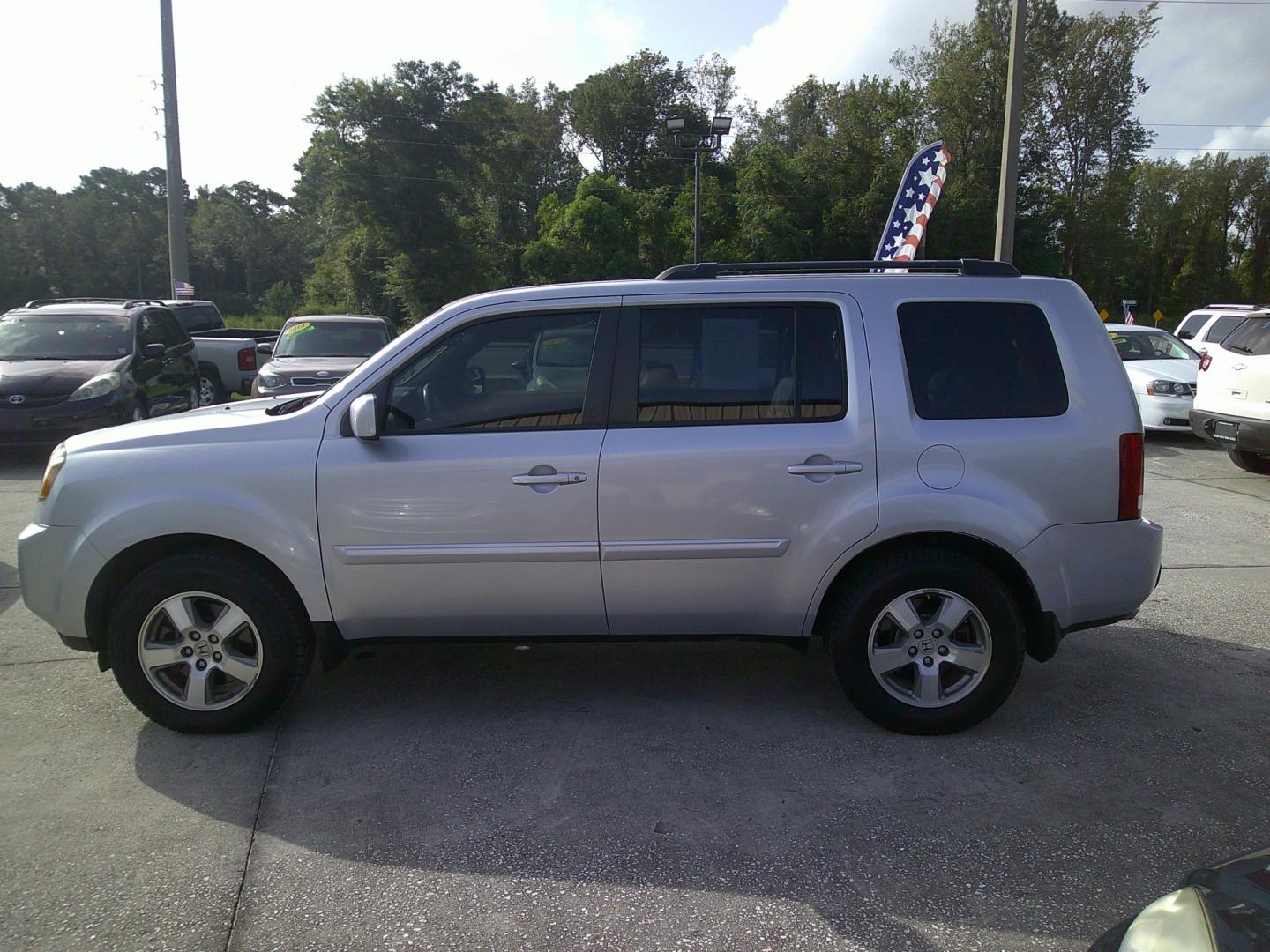 2010 GRAY HONDA PILOT EXL (5FNYF3H52AB) , located at 1200 Cassat Avenue, Jacksonville, FL, 32205, (904) 695-1885, 30.302404, -81.731033 - Photo#4