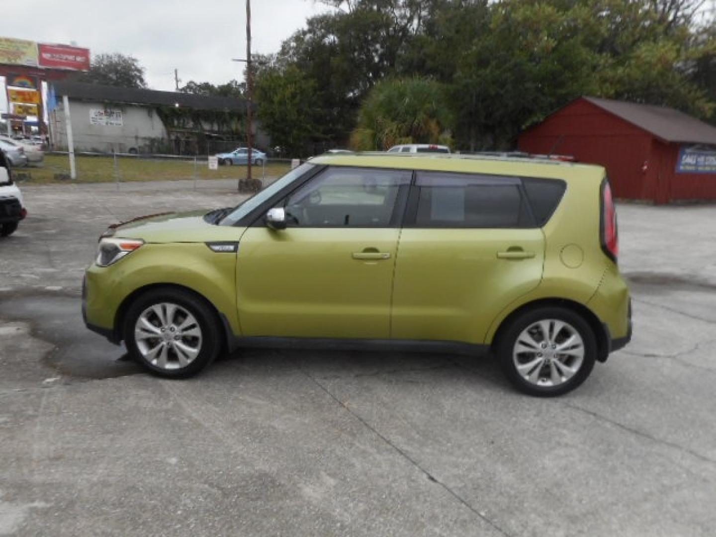 2014 GRN KIA SOUL + (PLUS) (KNDJP3A5XE7) , located at 1200 Cassat Avenue, Jacksonville, FL, 32205, (904) 695-1885, 30.302404, -81.731033 - Photo#1