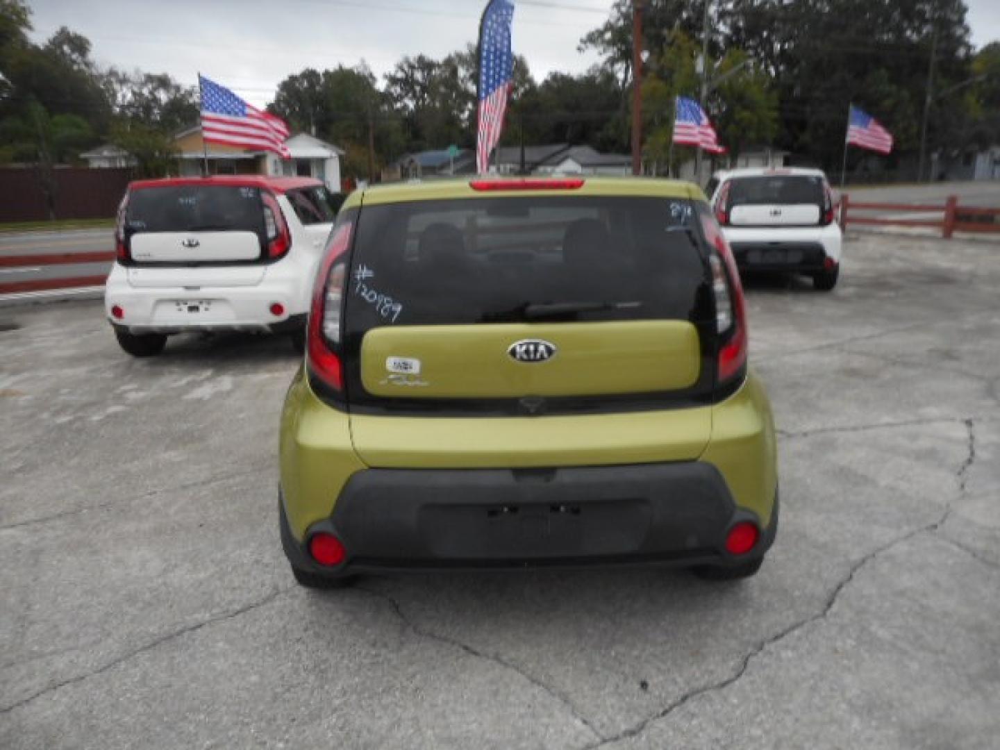 2014 GRN KIA SOUL + (PLUS) (KNDJP3A5XE7) , located at 1200 Cassat Avenue, Jacksonville, FL, 32205, (904) 695-1885, 30.302404, -81.731033 - Photo#3