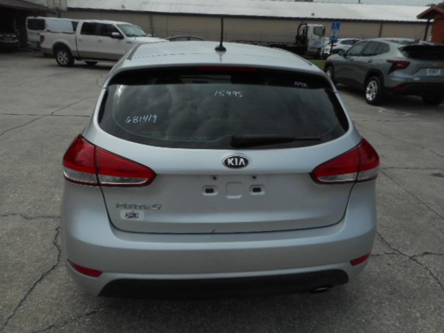 2017 SILVER KIA FORTE5 EX; LX (KNAFK5A87H5) , located at 10405 Abercorn Street, Savannah, GA, 31419, (912) 921-8965, 31.988262, -81.131760 - Photo#5