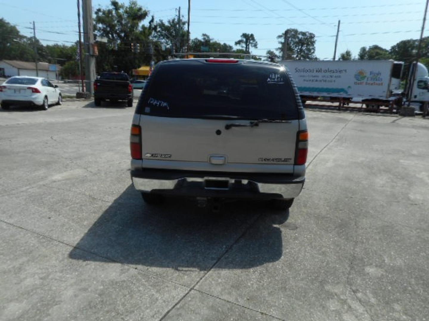 2004 SILVER CHEVROLET TAHOE BASE; LS; LT (1GNEC13Z14R) , located at 1200 Cassat Avenue, Jacksonville, FL, 32205, (904) 695-1885, 30.302404, -81.731033 - Photo#4