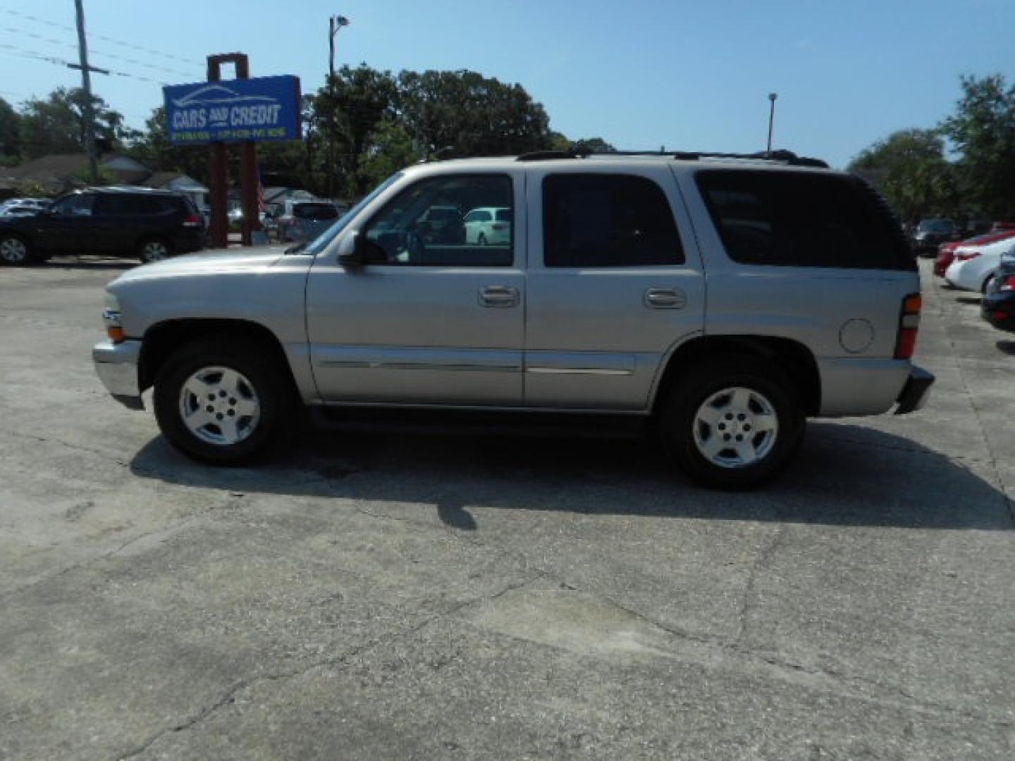 2004 SILVER CHEVROLET TAHOE BASE; LS; LT (1GNEC13Z14R) , located at 1200 Cassat Avenue, Jacksonville, FL, 32205, (904) 695-1885, 30.302404, -81.731033 - Photo#2