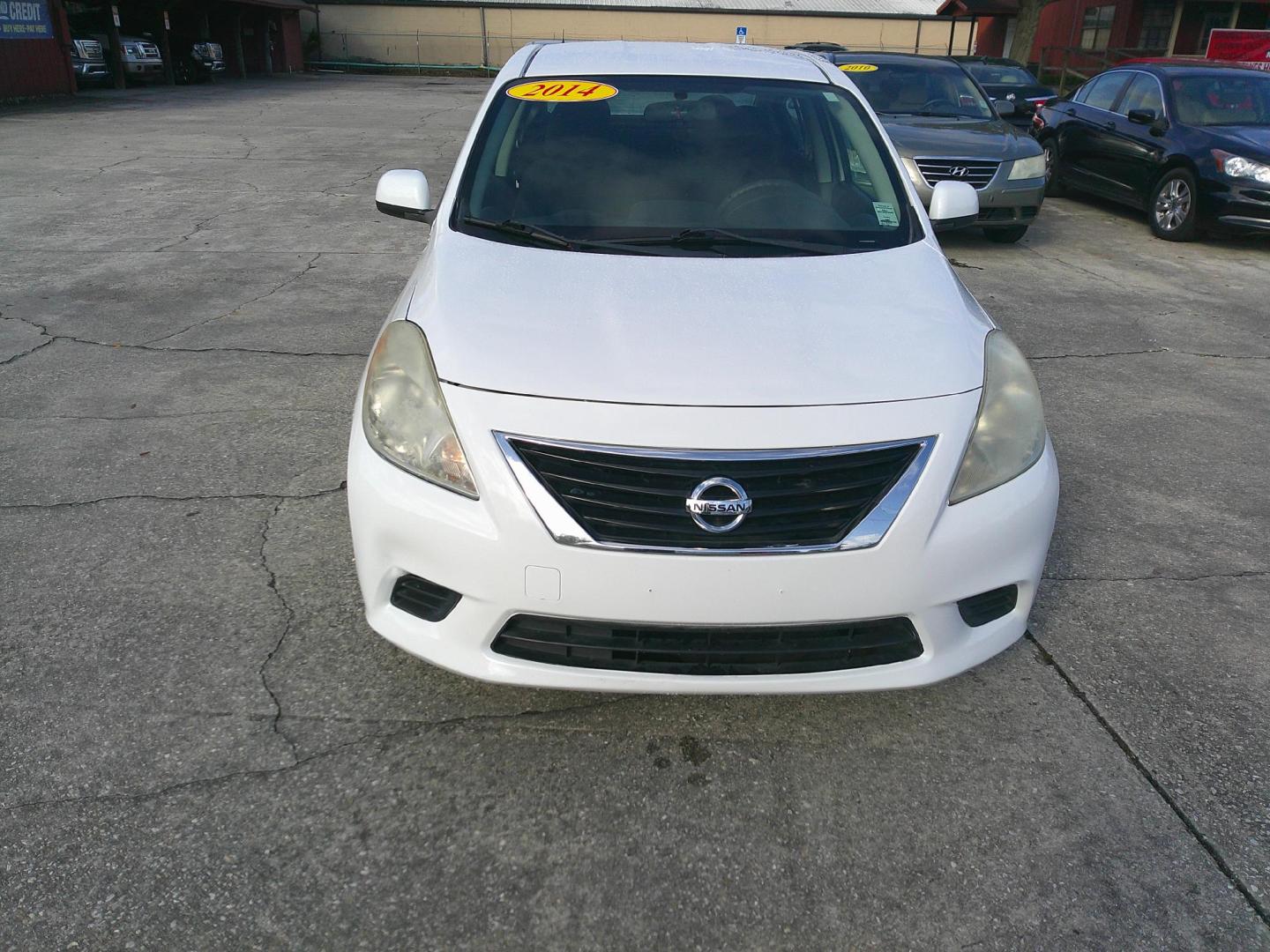 2014 WHITE NISSAN VERSA S; SL; SV (3N1CN7AP4EL) , located at 1200 Cassat Avenue, Jacksonville, FL, 32205, (904) 695-1885, 30.302404, -81.731033 - Photo#1