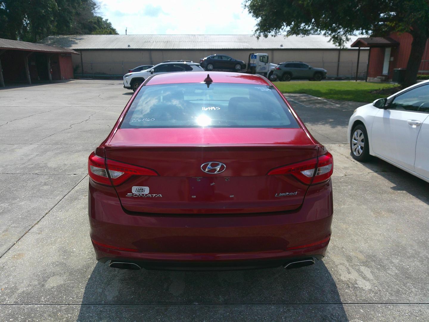 2015 RED HYUNDAI SONATA LIMITED; SPOR (5NPE34AF1FH) , located at 10405 Abercorn Street, Savannah, GA, 31419, (912) 921-8965, 31.988262, -81.131760 - Photo#6