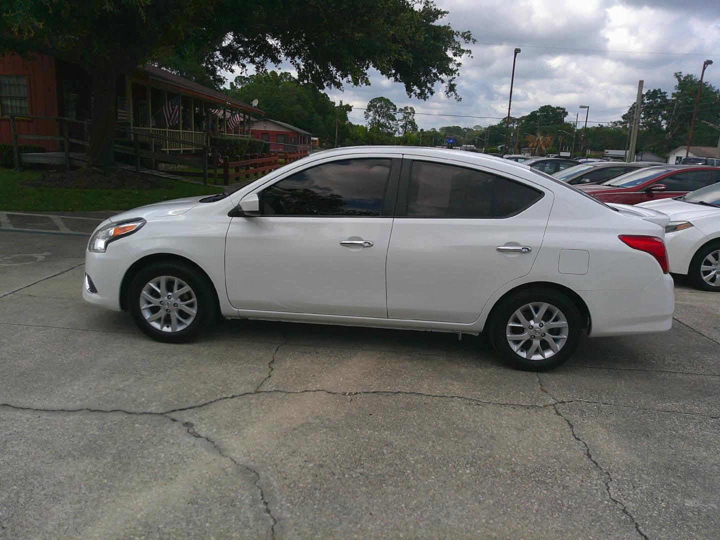 2018 WHITE NISSAN VERSA S; SL; SV (3N1CN7AP8JL) , located at 1200 Cassat Avenue, Jacksonville, FL, 32205, (904) 695-1885, 30.302404, -81.731033 - Photo#1