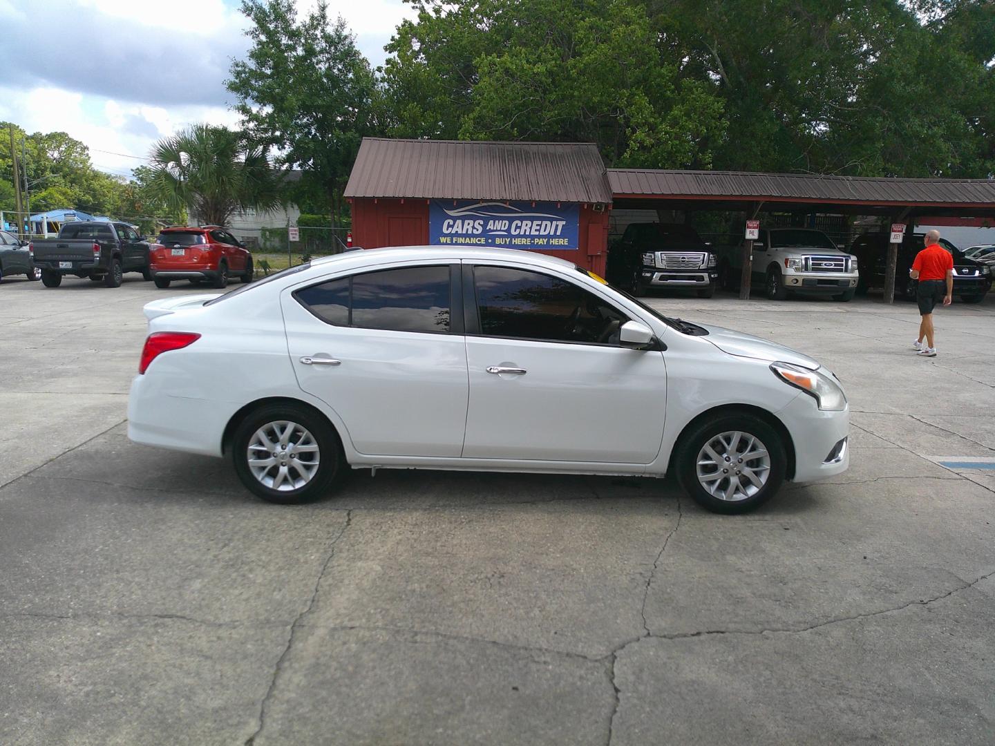 2018 WHITE NISSAN VERSA S; SL; SV (3N1CN7AP8JL) , located at 1200 Cassat Avenue, Jacksonville, FL, 32205, (904) 695-1885, 30.302404, -81.731033 - Photo#4