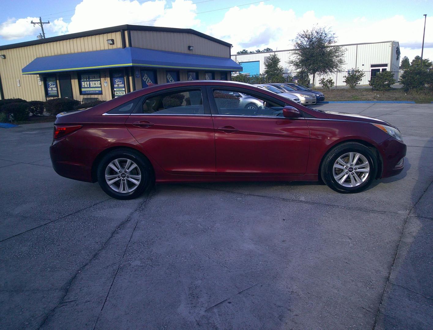 2013 RED HYUNDAI SONATA GLS (5NPEB4ACXDH) , located at 10405 Abercorn Street, Savannah, GA, 31419, (912) 921-8965, 31.988262, -81.131760 - Photo#2