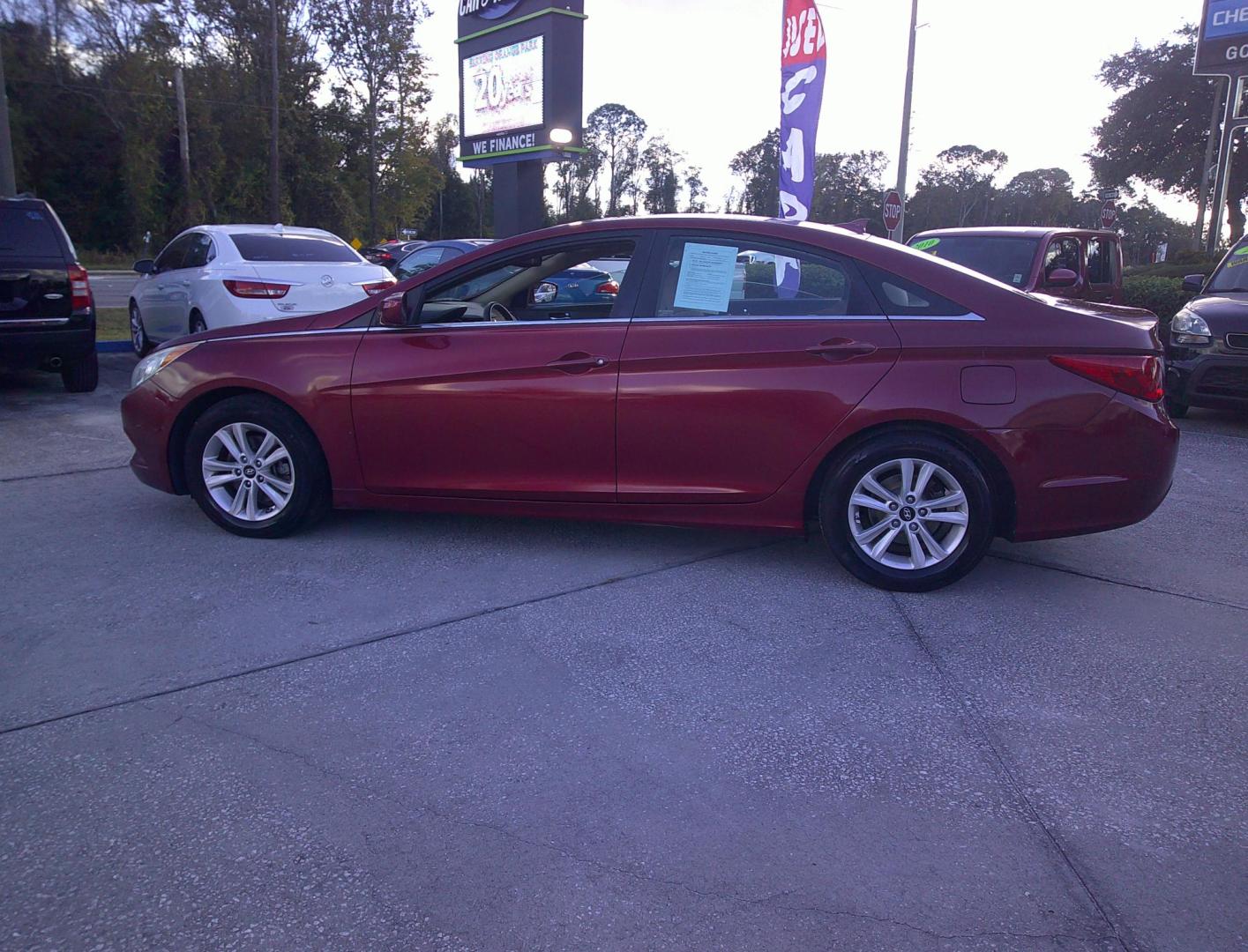 2013 RED HYUNDAI SONATA GLS (5NPEB4ACXDH) , located at 10405 Abercorn Street, Savannah, GA, 31419, (912) 921-8965, 31.988262, -81.131760 - Photo#3