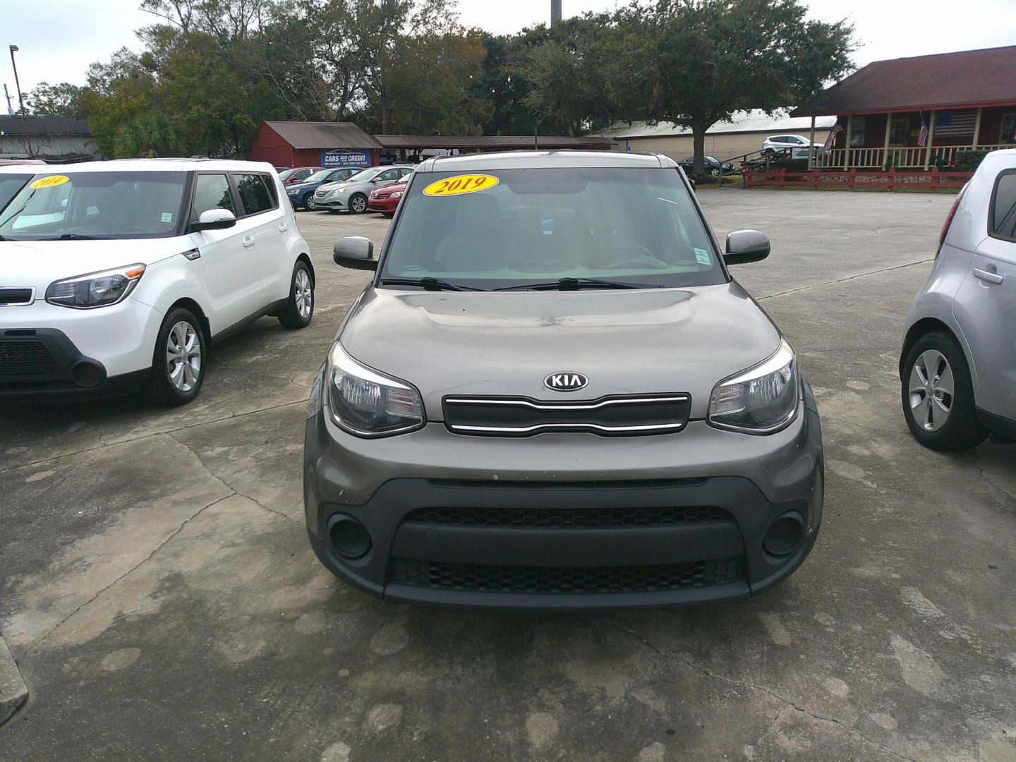 2019 GRAY KIA SOUL BASE (KNDJN2A26K7) , located at 1200 Cassat Avenue, Jacksonville, FL, 32205, (904) 695-1885, 30.302404, -81.731033 - Photo#0