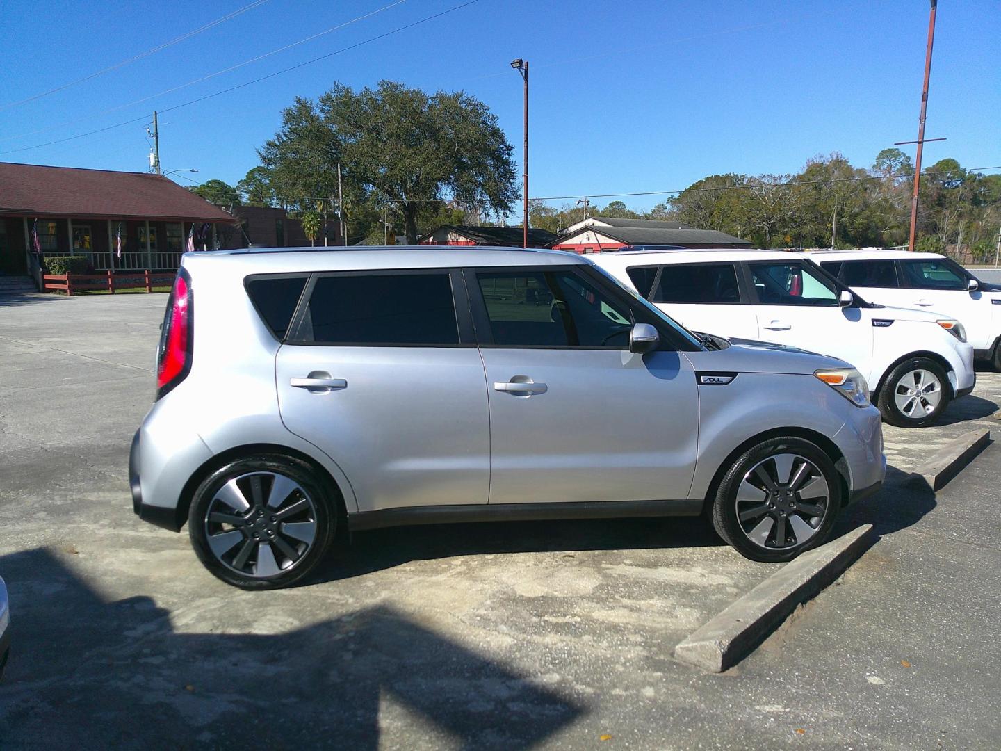 2015 SILVER KIA SOUL ! (EXCLAIM) (KNDJX3A53F7) , located at 1200 Cassat Avenue, Jacksonville, FL, 32205, (904) 695-1885, 30.302404, -81.731033 - Photo#2