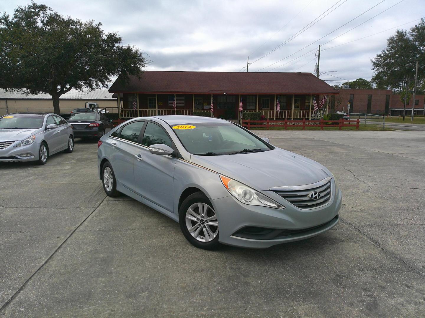 2014 BLUE HYUNDAI SONATA GLS (5NPEB4AC2EH) , located at 1200 Cassat Avenue, Jacksonville, FL, 32205, (904) 695-1885, 30.302404, -81.731033 - Photo#1