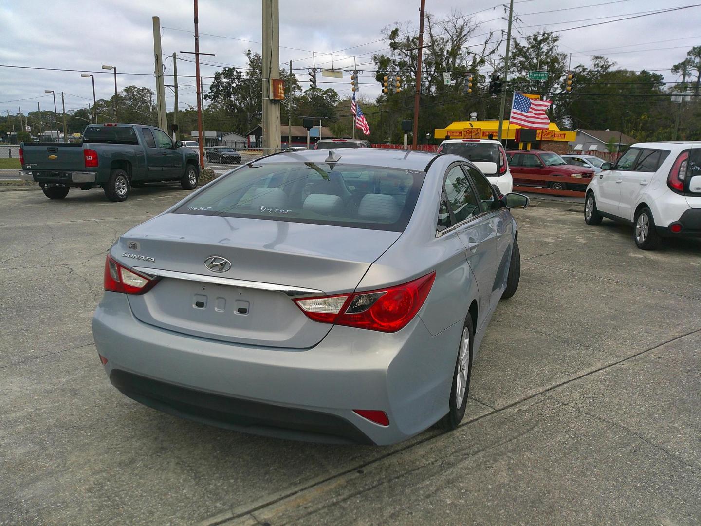 2014 BLUE HYUNDAI SONATA GLS (5NPEB4AC2EH) , located at 1200 Cassat Avenue, Jacksonville, FL, 32205, (904) 695-1885, 30.302404, -81.731033 - Photo#3