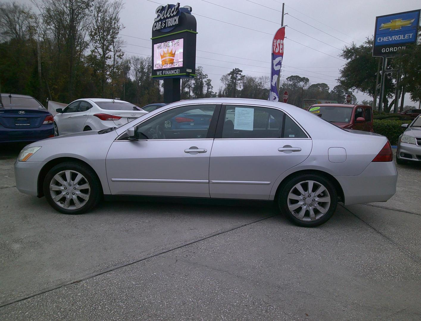 2006 GRAY HONDA ACCORD LX (1HGCM66316A) , located at 1200 Cassat Avenue, Jacksonville, FL, 32205, (904) 695-1885, 30.302404, -81.731033 - Photo#3