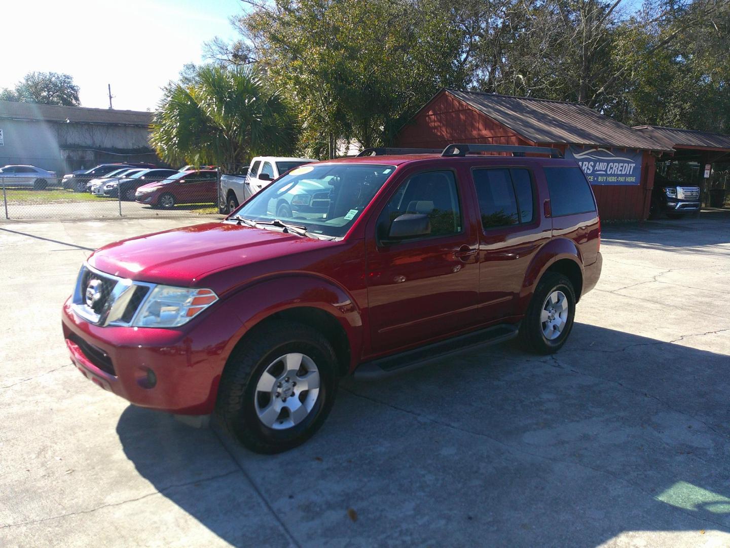 2011 RED NISSAN PATHFINDER S; LE; SV (5N1AR1NN6BC) , located at 1200 Cassat Avenue, Jacksonville, FL, 32205, (904) 695-1885, 30.302404, -81.731033 - Photo#2