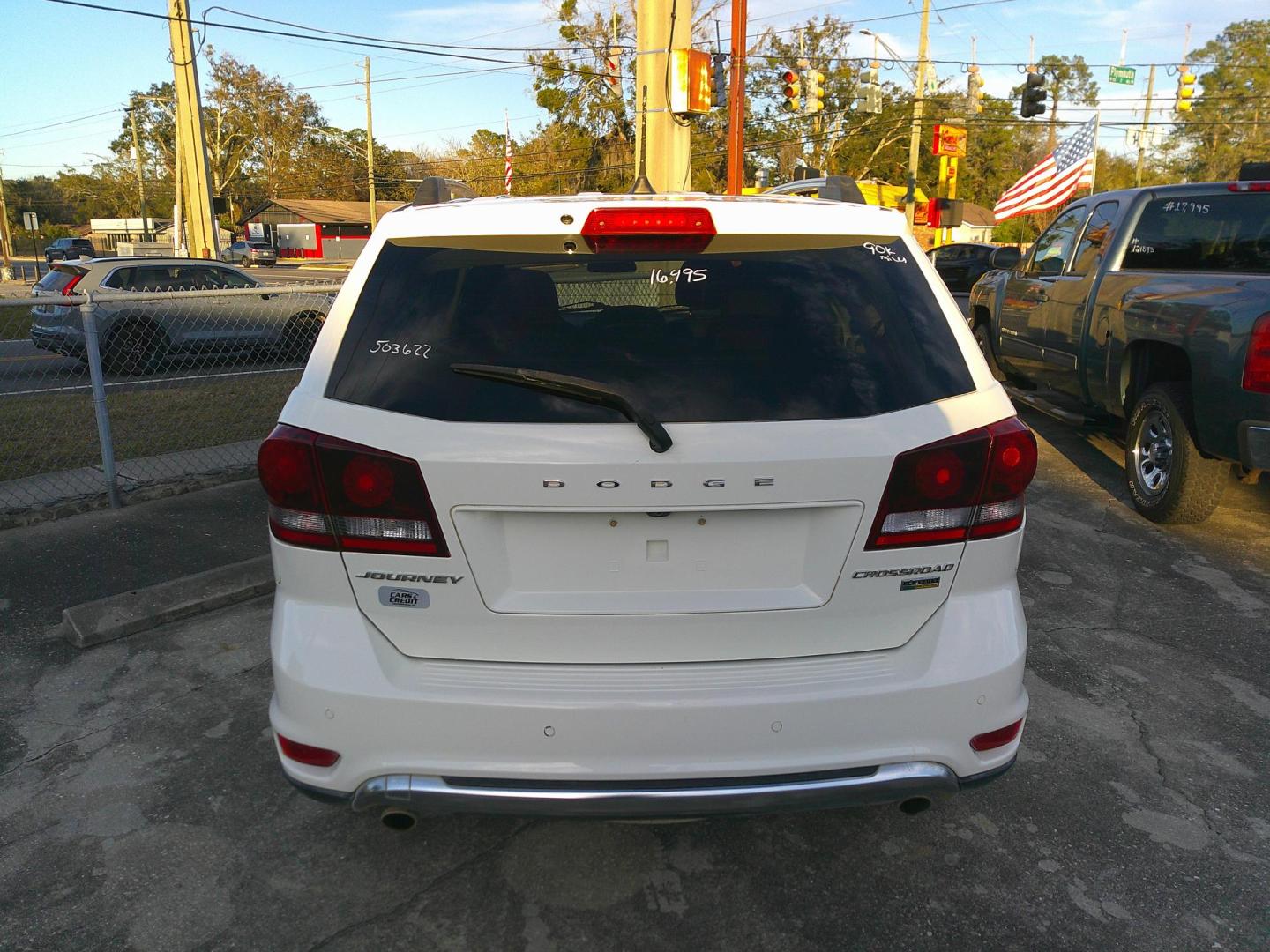 2018 WHI DODGE JOURNEY CROSSROAD (3C4PDCGG0JT) , located at 1200 Cassat Avenue, Jacksonville, FL, 32205, (904) 695-1885, 30.302404, -81.731033 - Photo#5