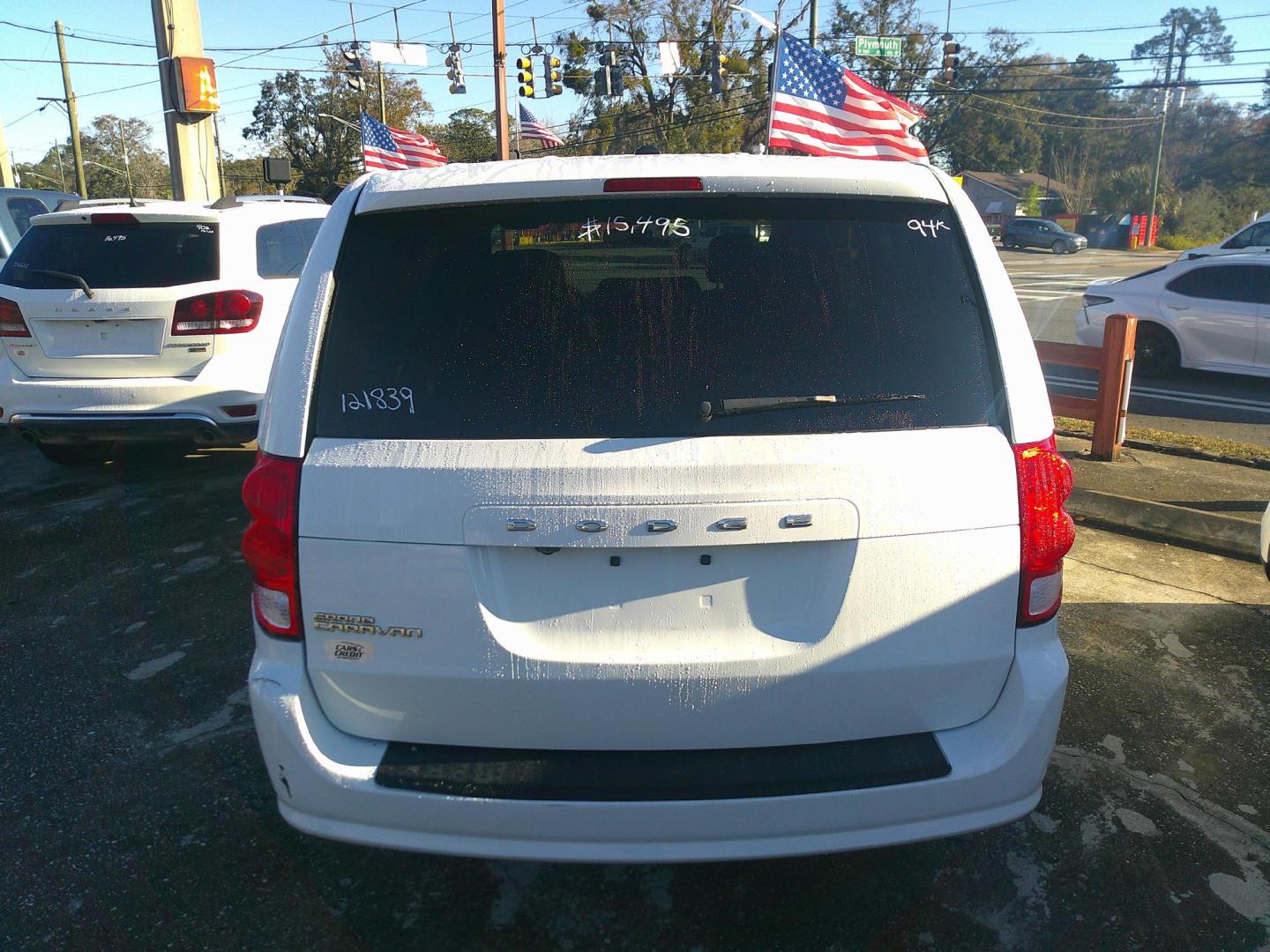 2016 WHITE DODGE GRAND CARAVAN SXT (2C4RDGCG6GR) , located at 1200 Cassat Avenue, Jacksonville, FL, 32205, (904) 695-1885, 30.302404, -81.731033 - Photo#6