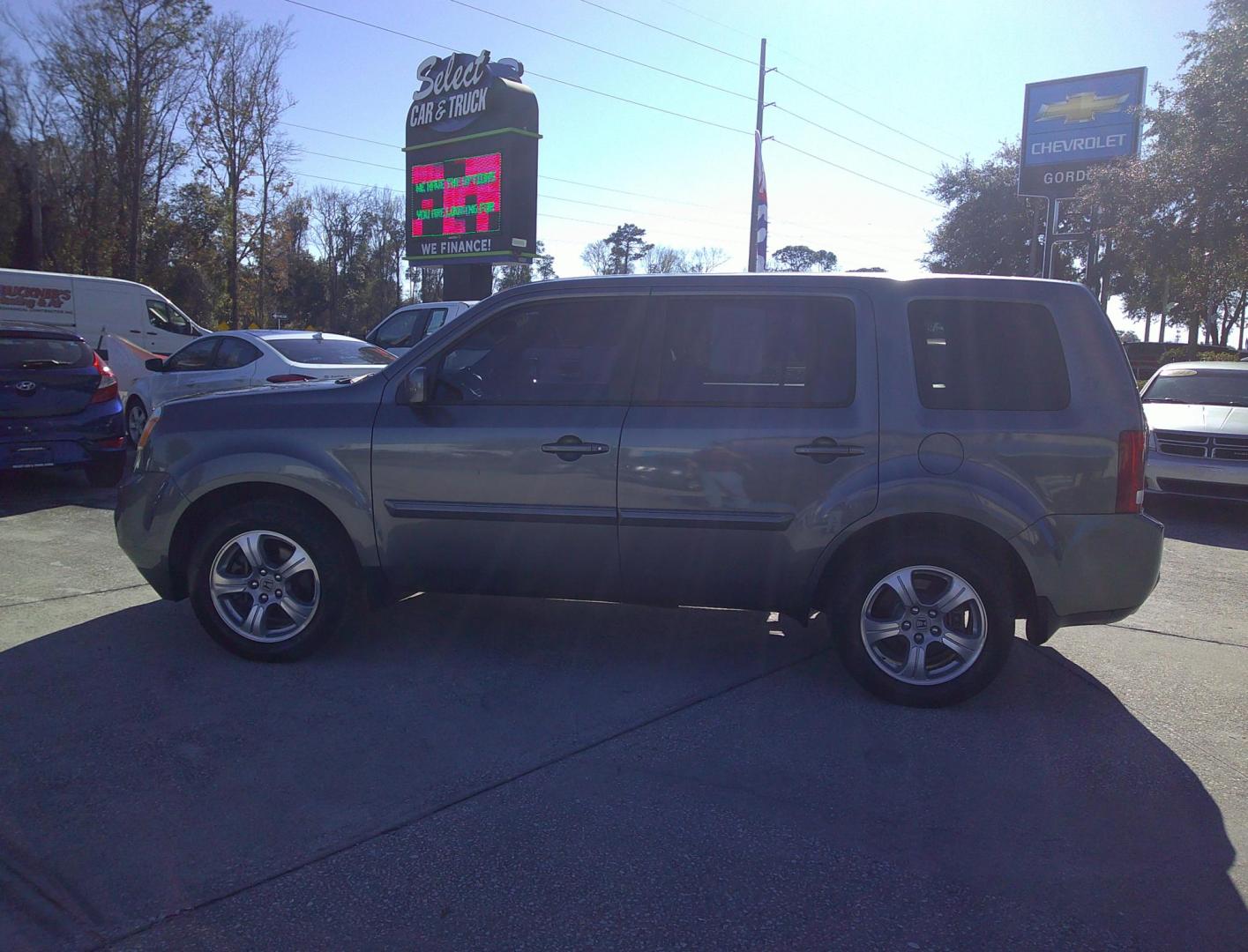 2013 GRAY HONDA PILOT EXL (5FNYF3H59DB) , located at 390 Hansen Avenue, Orange Park, FL, 32065, (904) 276-7933, 30.130497, -81.787529 - Photo#4