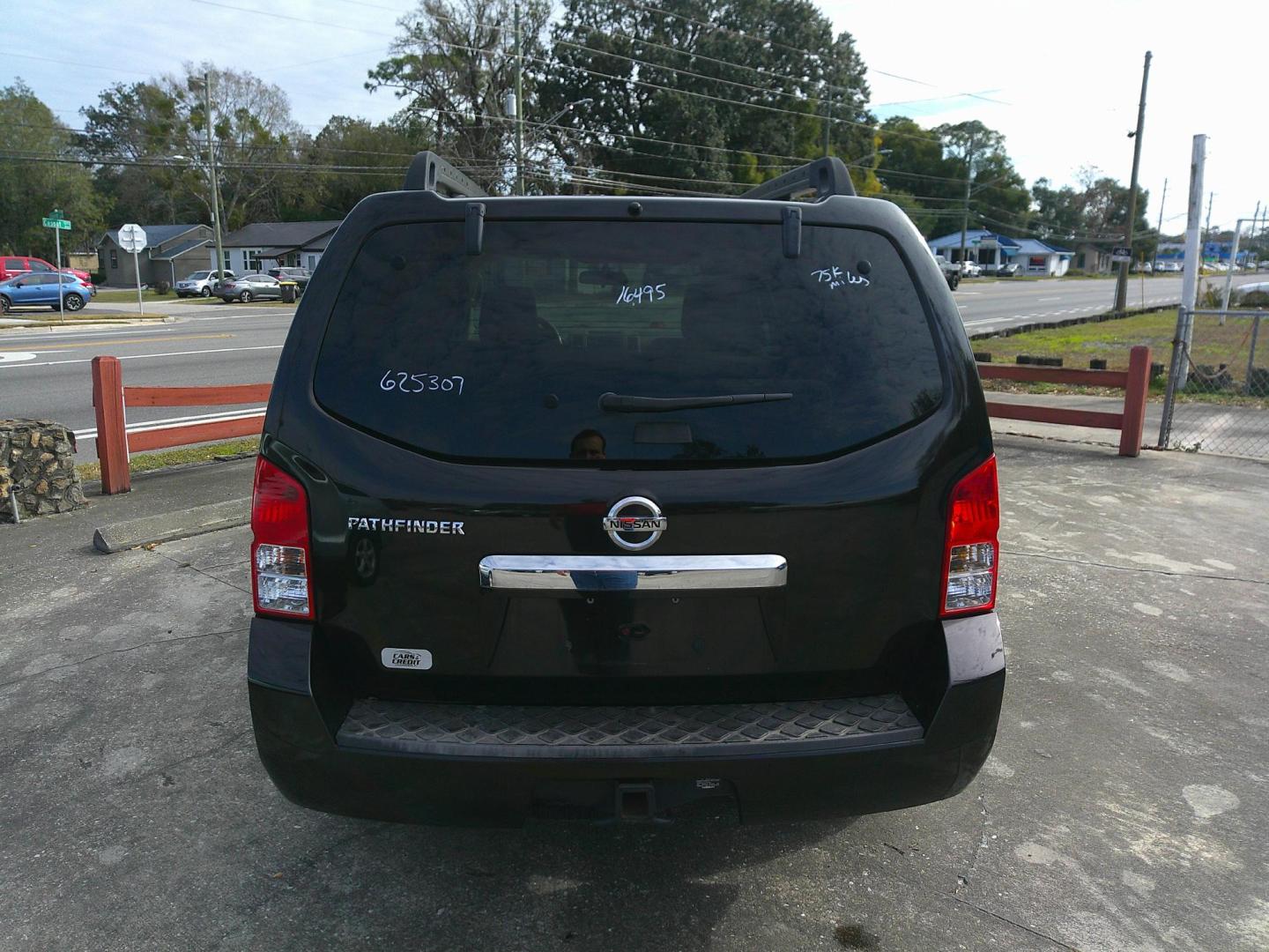 2011 BLACK NISSAN PATHFINDER S; LE; SV (5N1AR1NN2BC) , located at 1200 Cassat Avenue, Jacksonville, FL, 32205, (904) 695-1885, 30.302404, -81.731033 - Photo#7