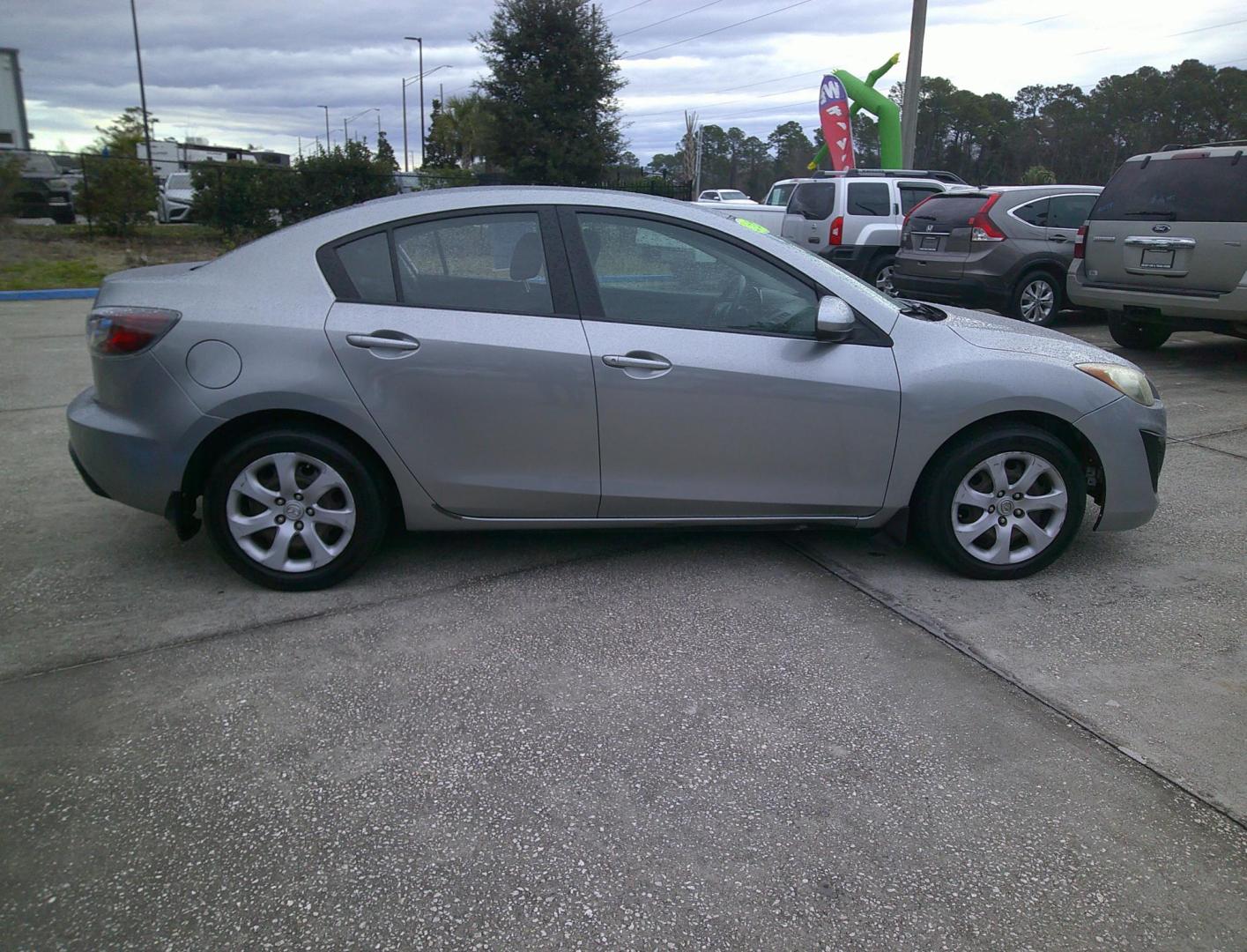 2010 SILVER MAZDA MAZDA3 I (JM1BL1SF0A1) , located at 1200 Cassat Avenue, Jacksonville, FL, 32205, (904) 695-1885, 30.302404, -81.731033 - Photo#0