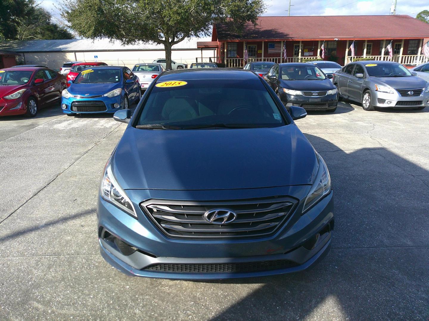 2015 BLUE HYUNDAI SONATA LIMITED; SPOR (5NPE34AF2FH) , located at 10405 Abercorn Street, Savannah, GA, 31419, (912) 921-8965, 31.988262, -81.131760 - Photo#0