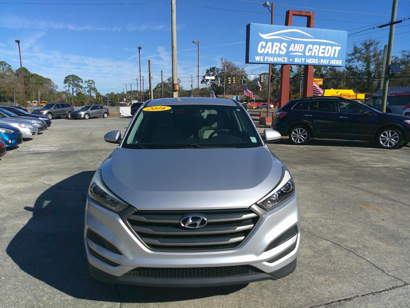 2016 SILVER HYUNDAI TUCSON SE (KM8J23A47GU) , located at 10405 Abercorn Street, Savannah, GA, 31419, (912) 921-8965, 31.988262, -81.131760 - Photo#0