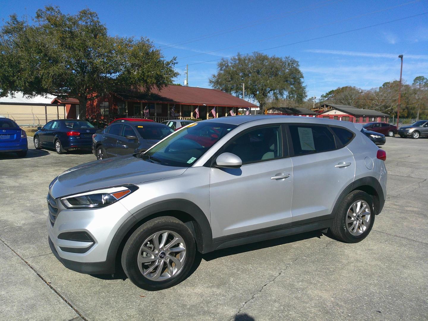 2016 SILVER HYUNDAI TUCSON SE (KM8J23A47GU) , located at 10405 Abercorn Street, Savannah, GA, 31419, (912) 921-8965, 31.988262, -81.131760 - Photo#2