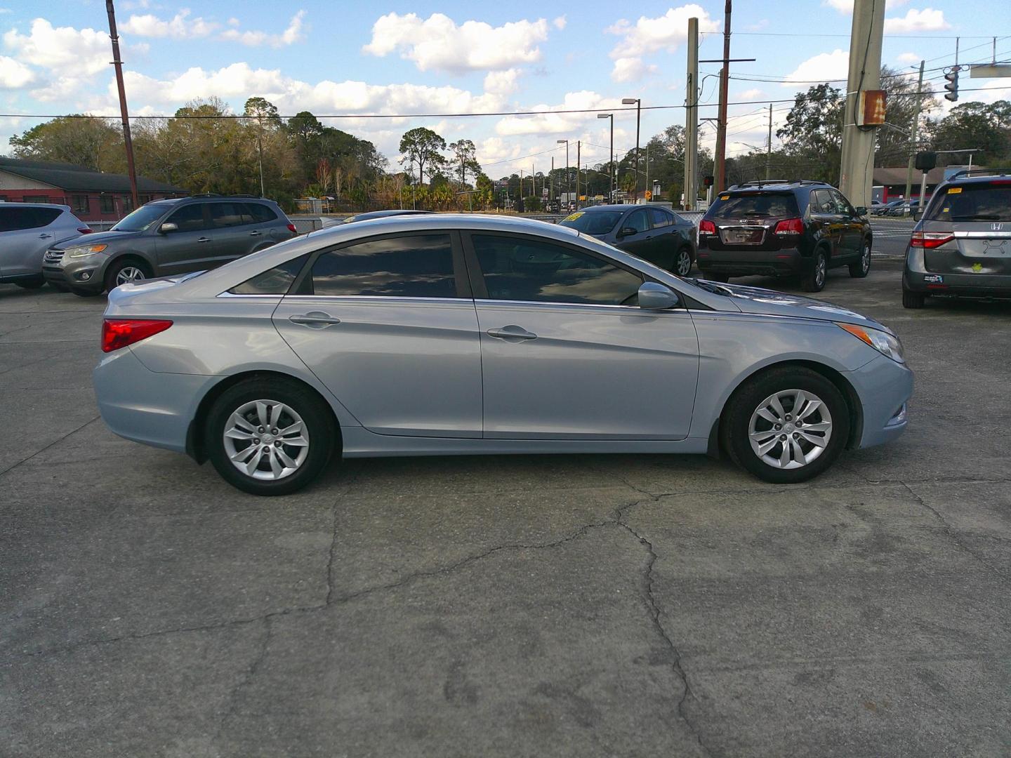 2012 SILVER HYUNDAI SONATA GLS (5NPEB4ACXCH) , located at 1200 Cassat Avenue, Jacksonville, FL, 32205, (904) 695-1885, 30.302404, -81.731033 - Photo#2