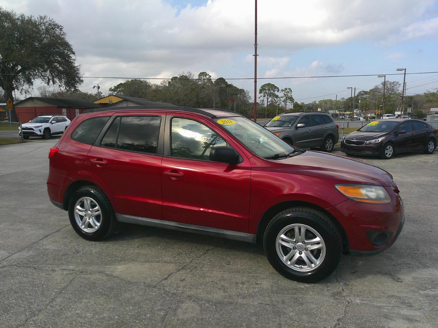 2011 RED HYUNDAI SANTA FE LIMITED; SE (5XYZG3AB1BG) , located at 1200 Cassat Avenue, Jacksonville, FL, 32205, (904) 695-1885, 30.302404, -81.731033 - Photo#2